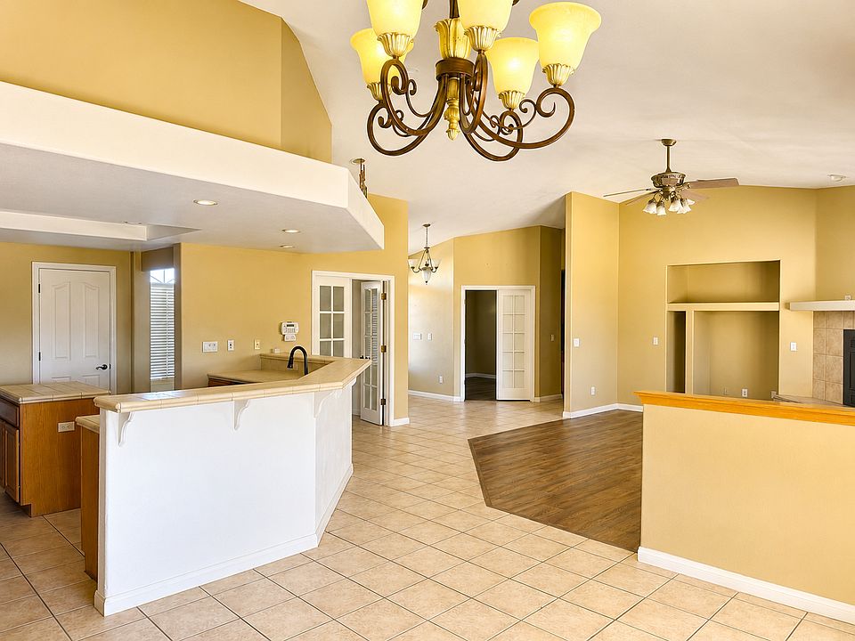 2nd image of 18565 Verano St