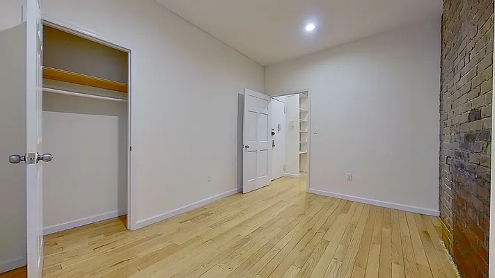 Rented by TOUR LLC | media 13