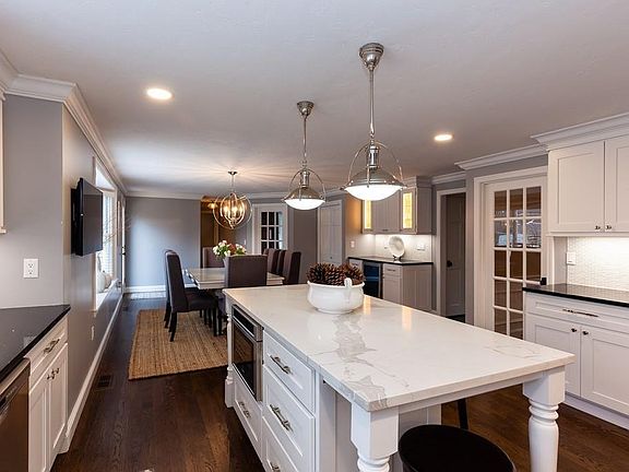 4th image of 28 Hillington Dr