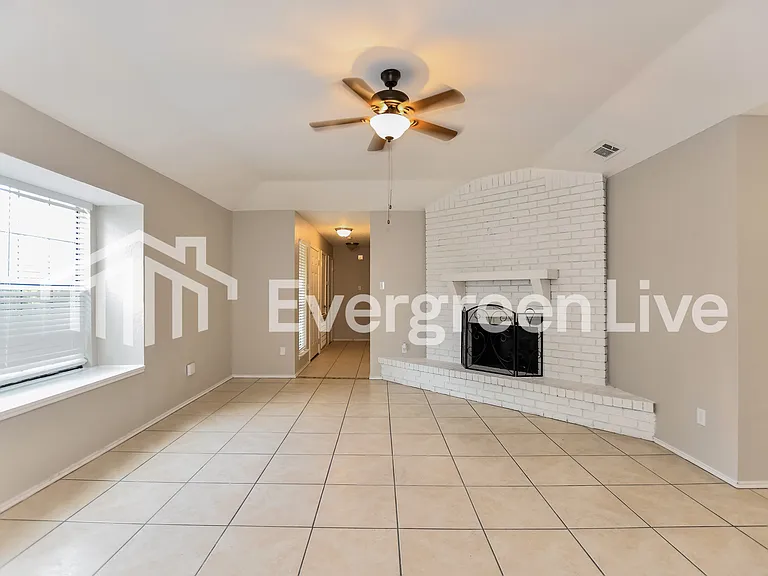 1016 Hunters Glen Dr — Photo 7