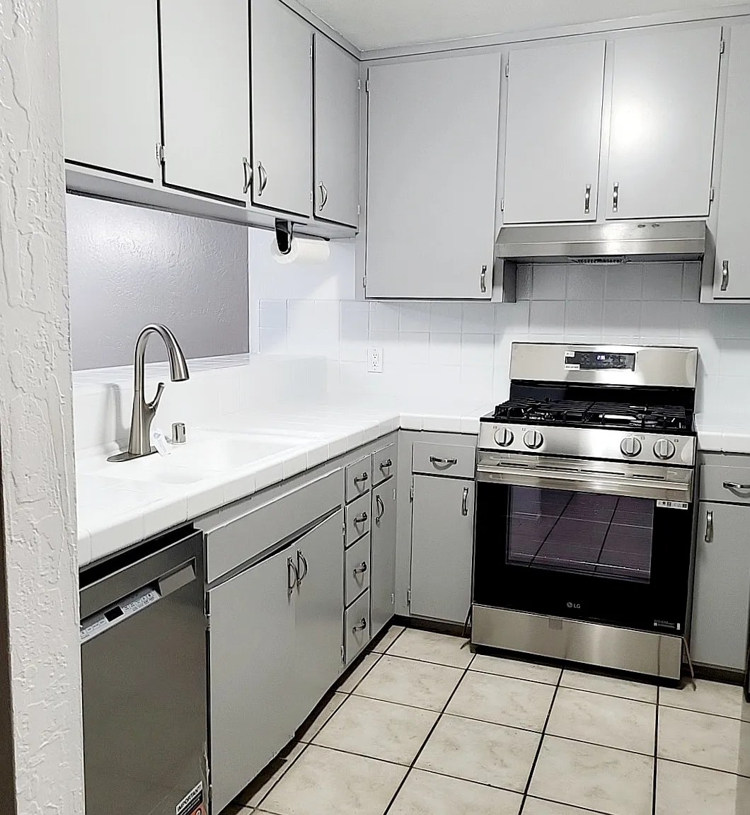 3 bed, 1300 sqft, $1,975 — Photo 2