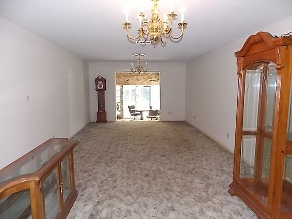4th image of 909 Crestwood Dr