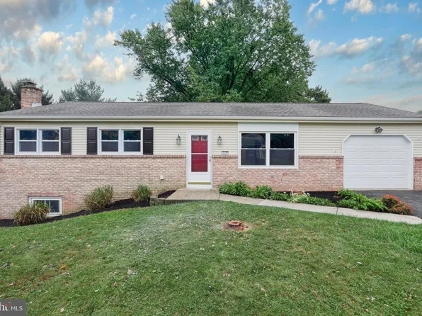 129 Holly Dr, Mechanicsburg, PA 17055