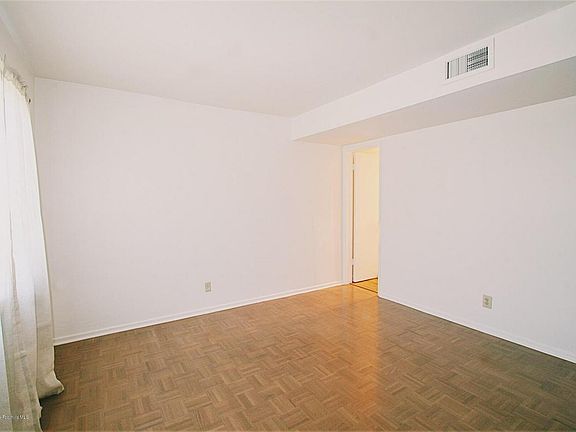 5th image of 1515 Oak St APT 22