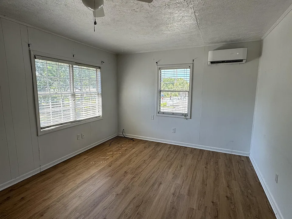 212 N Dogwood Dr