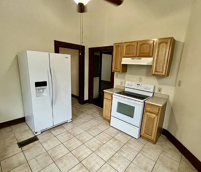 904 E Duffy St #A — Photo 23