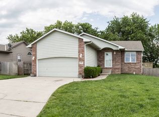 527 E Hedgewood Ct, Andover, KS 67002