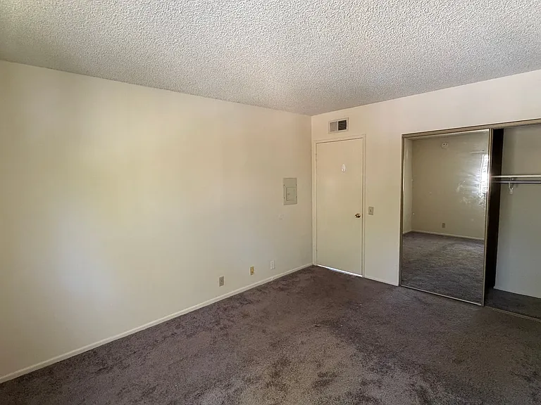 11184Hust — Photo 16