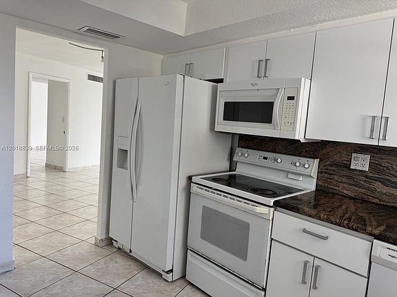 4th image of 6039 Collins Ave APT 537