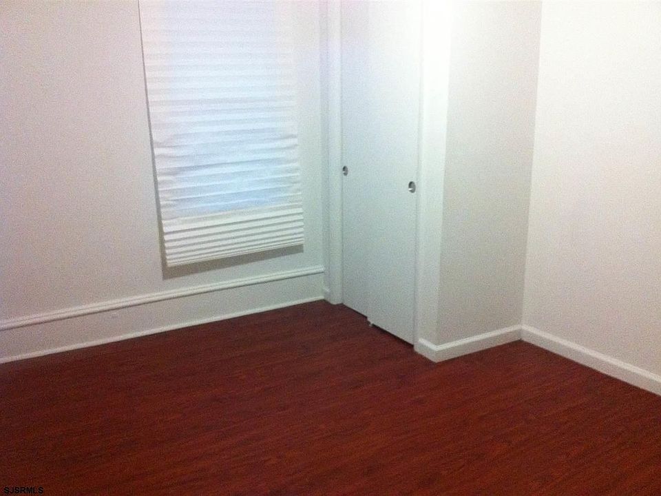 2nd image of 115 N Iowa Ave