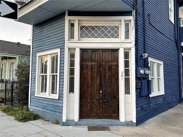 1st image of 901 Jackson Ave