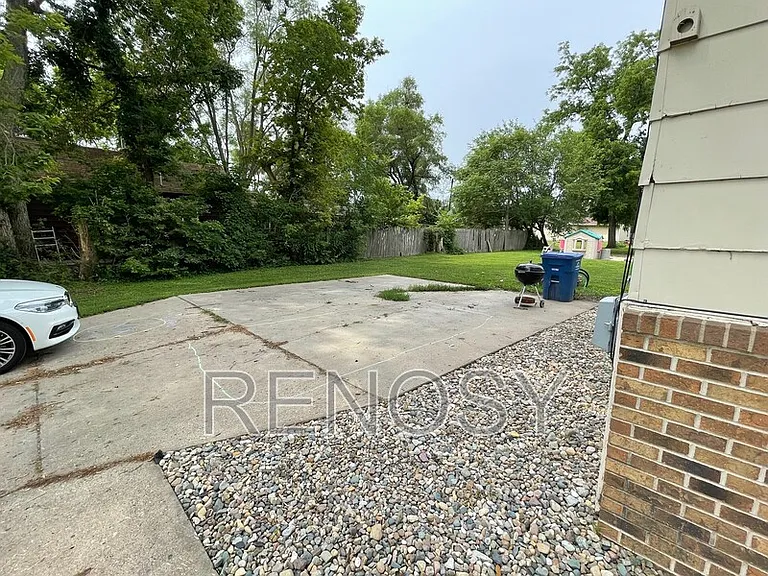 802 SE 10th St — Photo 17