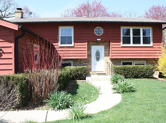 2nd image of 1904 Sprucewood Ln