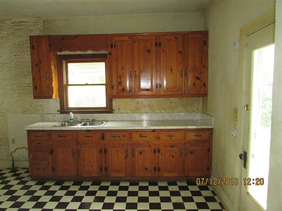 2nd image of 1600 Uhlhorn St