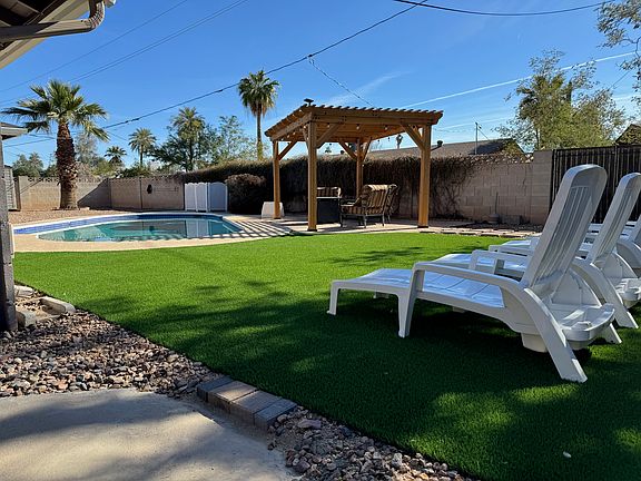 2nd image of 1053 E Alameda Dr