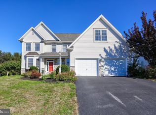 327 Squire Ln, Lititz, PA 17543