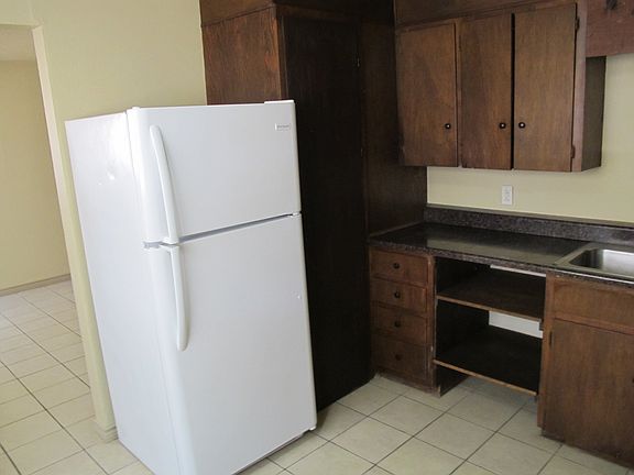 3rd image of 1901 S Pine St #C