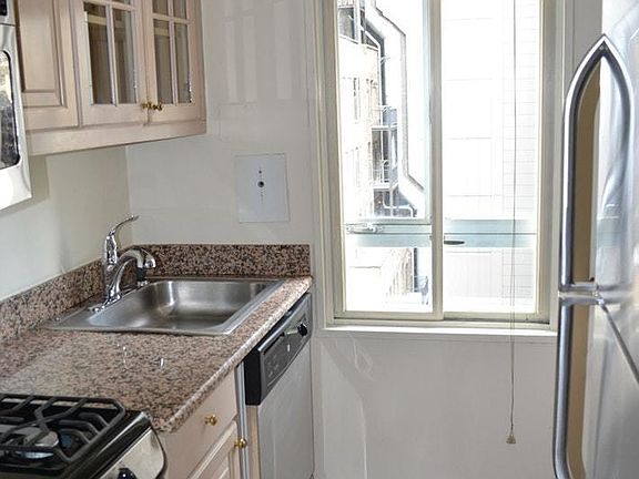 4th image of 60 W 57th St APT 10F