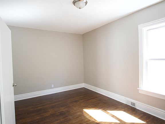 4th image of 669 W Delavan Ave #2