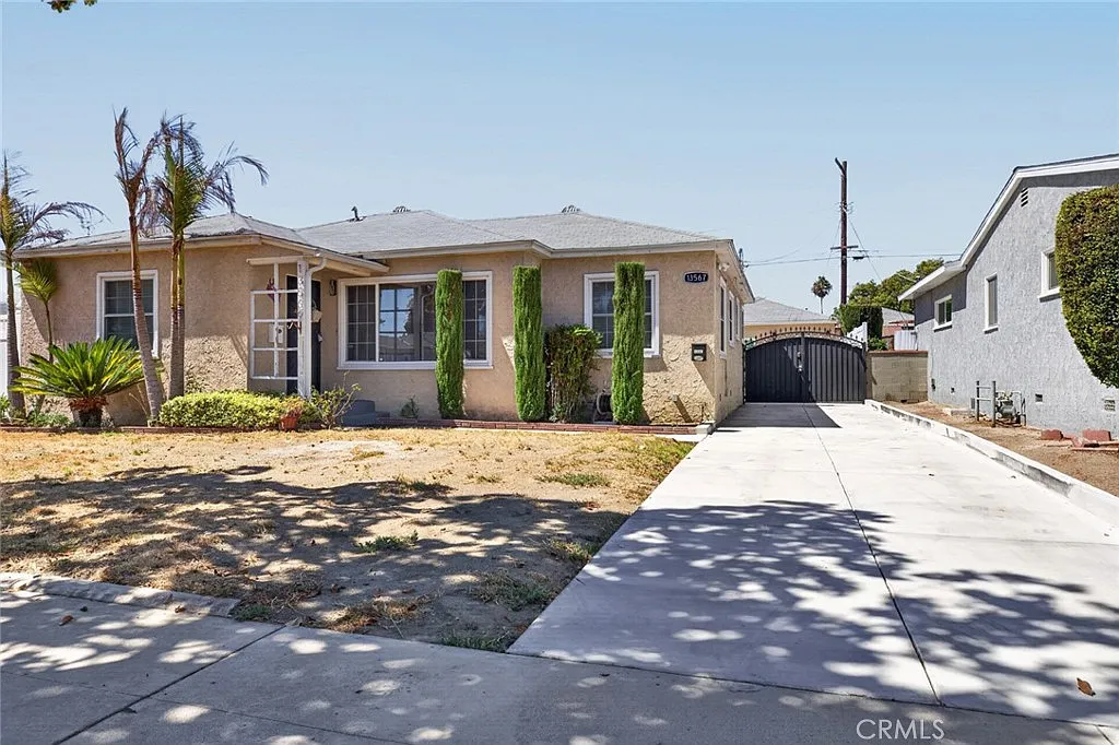 Studio, 323 sqft, $1,800 — Photo 1