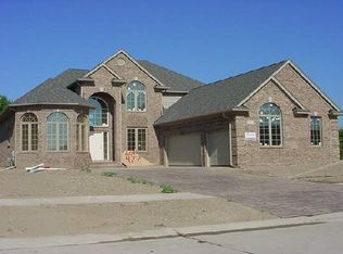 50121 Aldwych St, Macomb, MI 48044