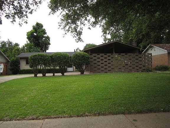2nd image of 1109 Crestmoor Dr