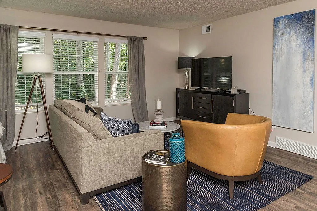 Fairlane Woods Apartments — Photo 2