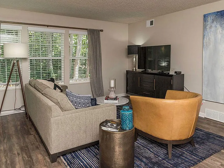 Fairlane Woods Apartments — Photo 2