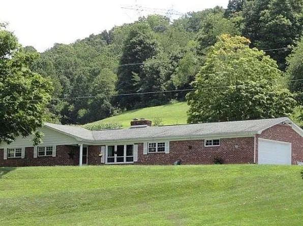 651 Mitchell Valley Dr, Marion, VA 24354