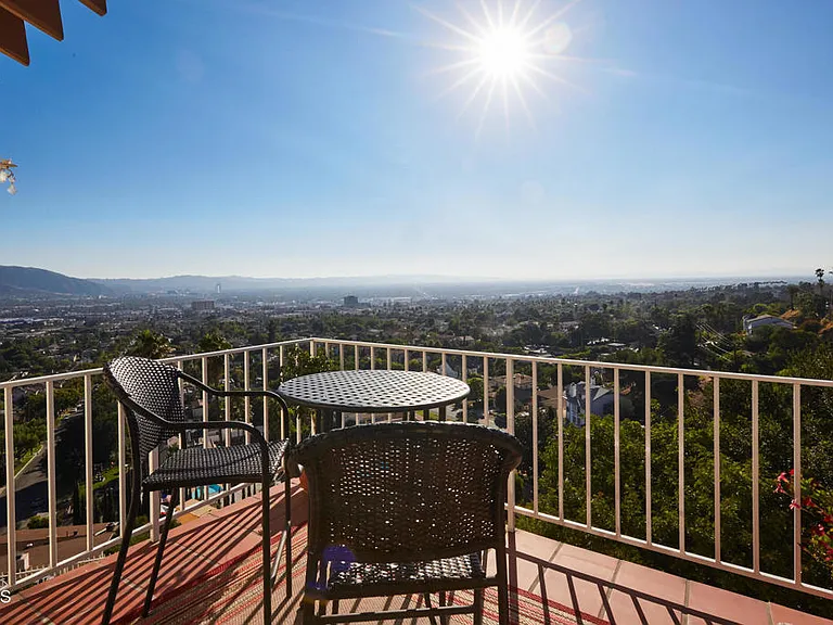 1234 E Tujunga Ave — Photo 26