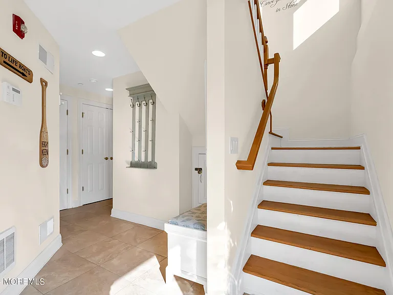 21 Blaine Ave #11 — Photo 6