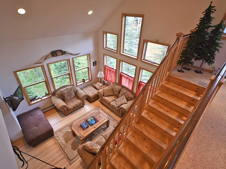 571 Kinnikinnick Rd — Photo 5