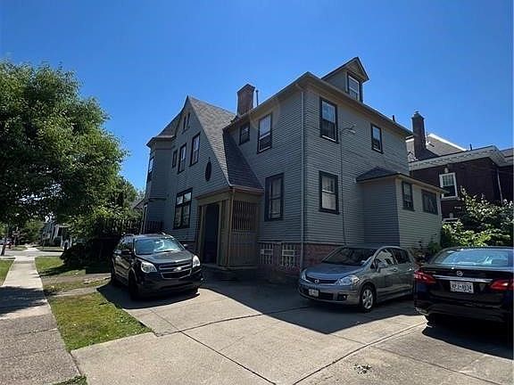 3rd image of 590 Richmond Ave APT 4