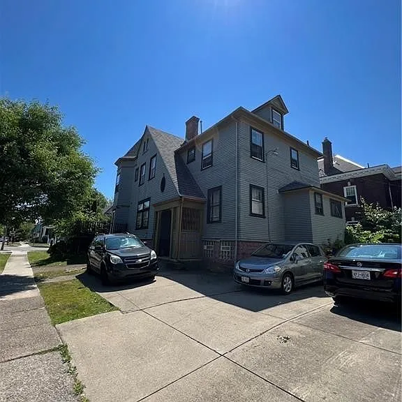 590 Richmond Ave #4 — Photo 3