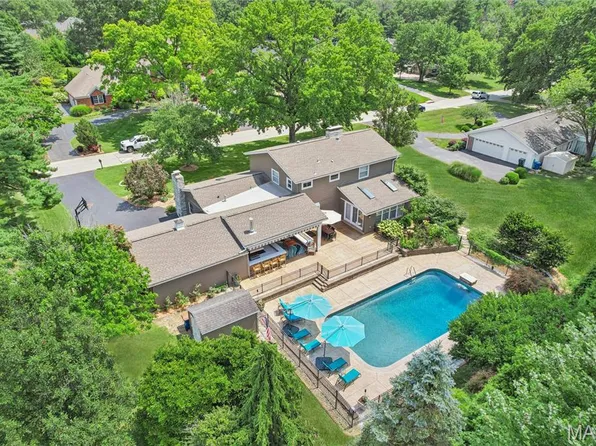 301 Chasselle Ln, Saint Louis, MO 63141