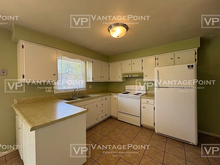 827 Glenpark Dr — Photo 2