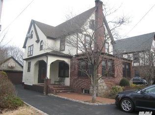 360 Plymouth St, West Hempstead, NY 11552