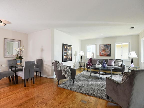 4th image of 43 Tulip Ln