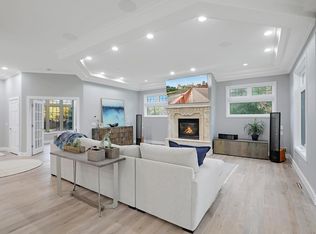 10500 Runnymeade Ln, Minnetonka, MN 55305