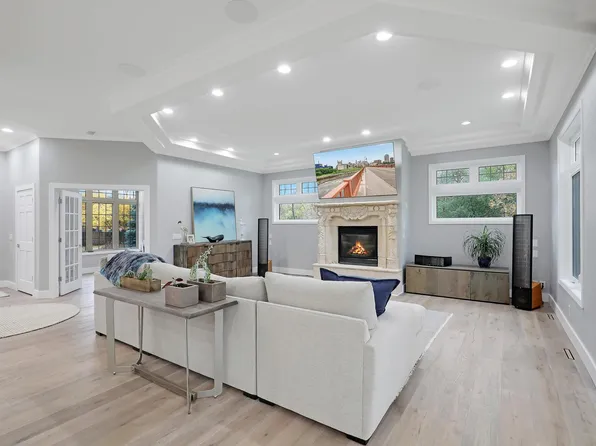 10500 Runnymeade Ln, Minnetonka, MN 55305