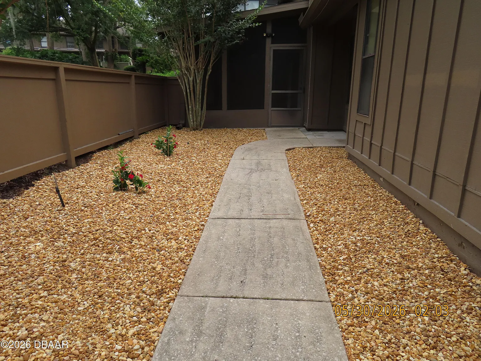 3 bed, 3.0 bath, 2056 sqft, $2,500 — Photo 3