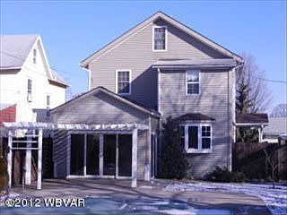 3rd image of 526 Cherry St