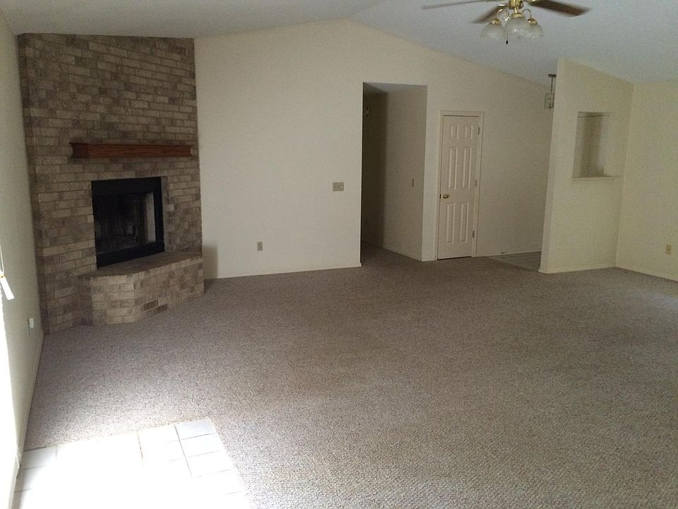 2nd image of 1379 E Ash St