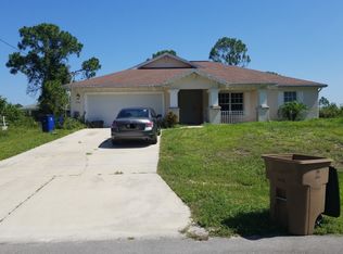 2902 52nd St W, Lehigh Acres, FL 33971