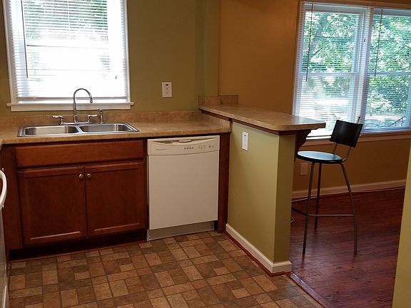 5th image of 209 Moreland Way