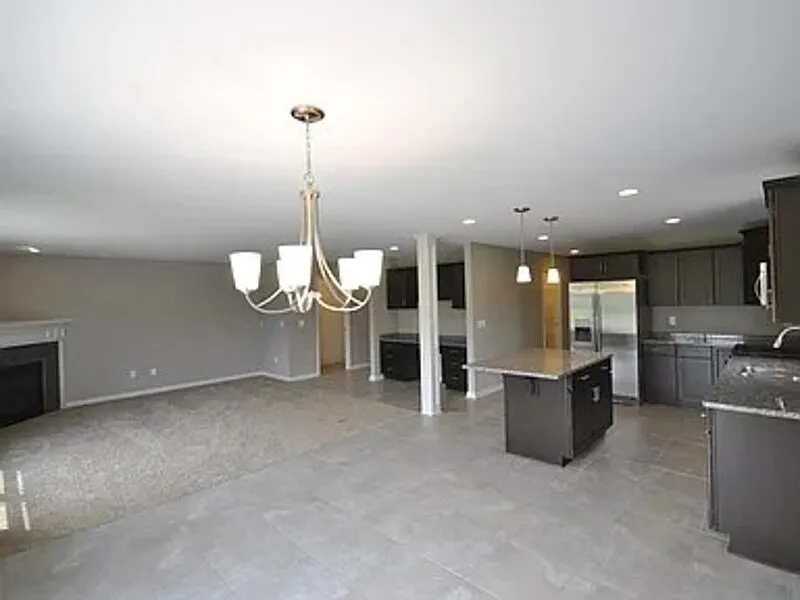 3 bed, 2.5 bath, 2052 sqft, $3,300 — Photo 4