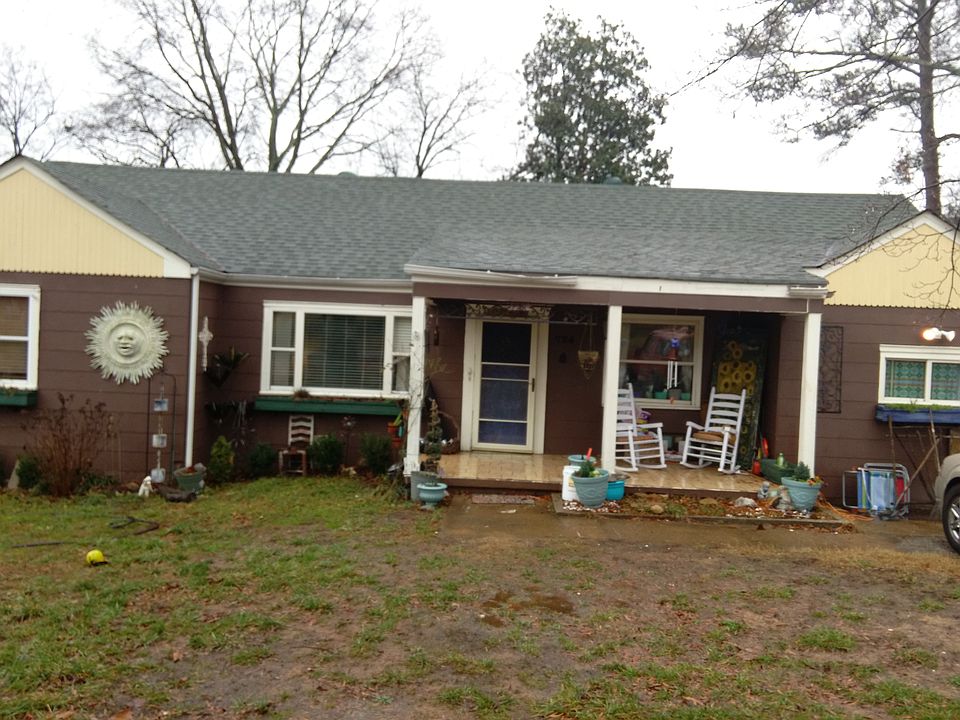 1st image of 726 S Sweetbriar Ave