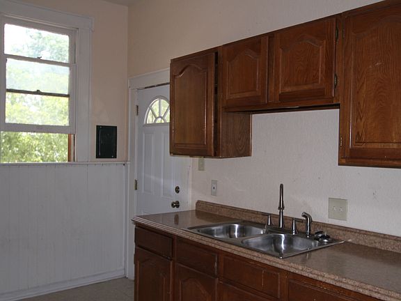 3rd image of 127 Monticello Ct