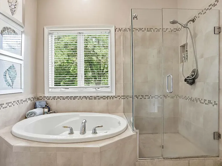 10629 Erie Dr — Photo 16