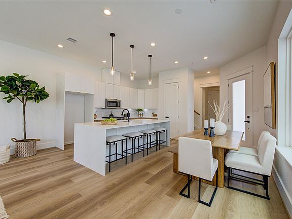 5th image of 2817 Tuam St